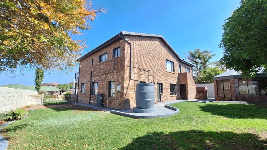 To Let 5 Bedroom Property for Rent in Stilbaai Wes Western Cape